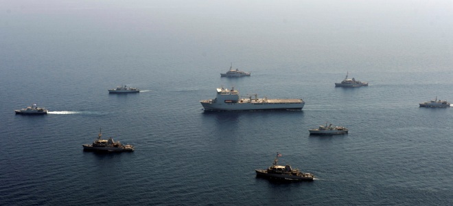 British and US Navy Mine Counter-Measures Vessels (MCMVs) surround the Royal Fleet Auxiliary landing dock ship RFA Lyme Bay during the sort of over-the-horizon, East of Suez trade protection exercise UK citizens rarely notice. Photo: Cassandra Thompson/US Navy.